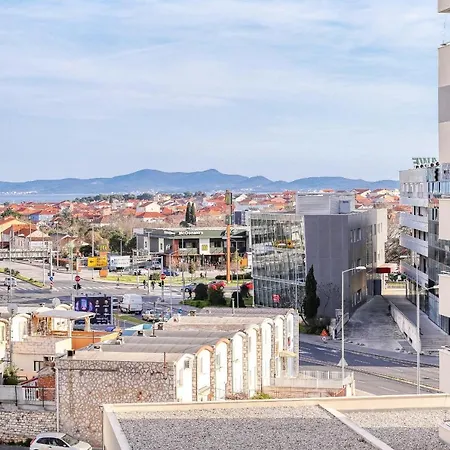 Luna With Free Parking