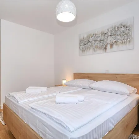 Appartement Luna With Free Parking