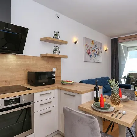 Luna With Free Parking *