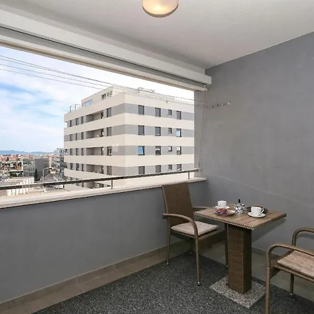 Luna With Free Parking Appartement Zadar