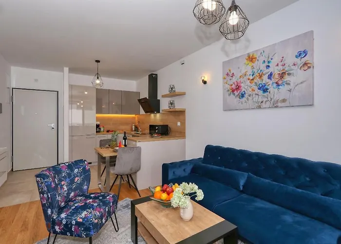 Luna With Free Parking Apartament *