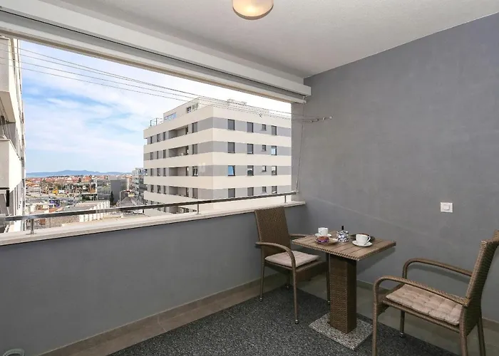 Luna With Free Parking Appartement Zadar