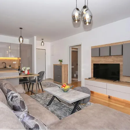 Luna With Free Parking Zara