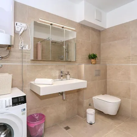 Luna With Free Parking Задар