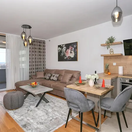 Luna With Free Parking Appartamento